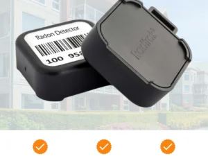 Radtrak3® radonmätare för mätning av radon i lägenhetshus.